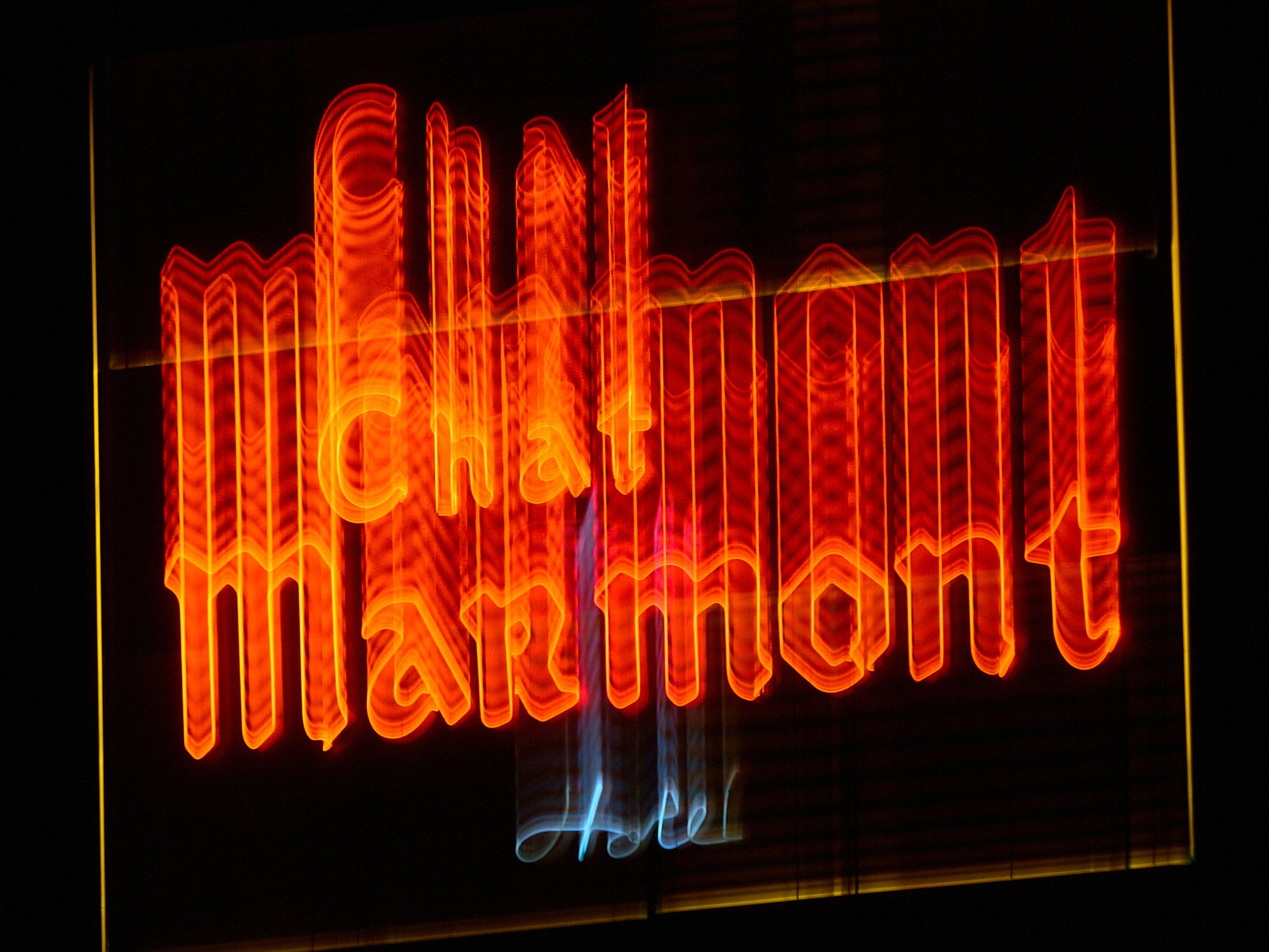 Chat Marmont Neon